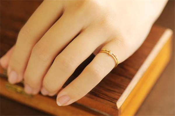 尾戒是什么意思?女生戴尾戒的含义